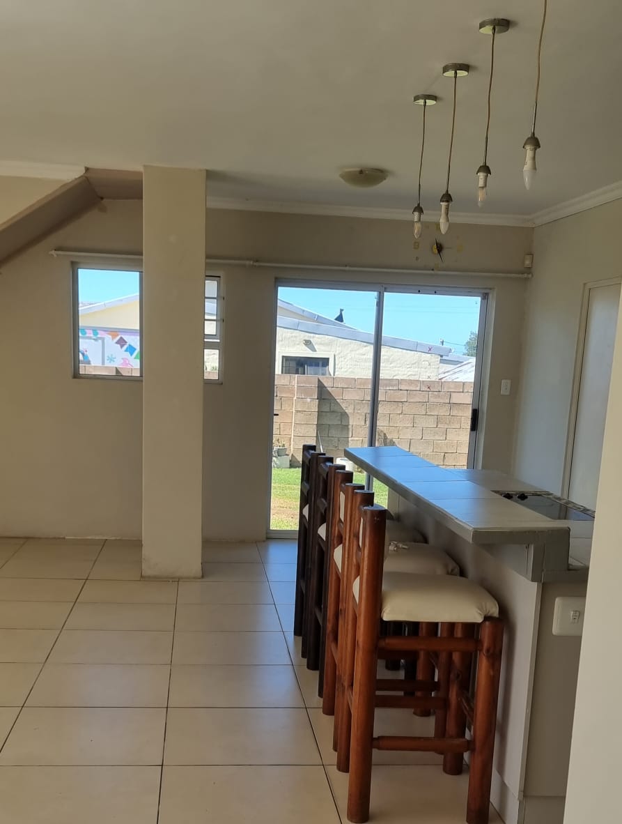 To Let 3 Bedroom Property for Rent in Jeffreys Bay Central Eastern Cape